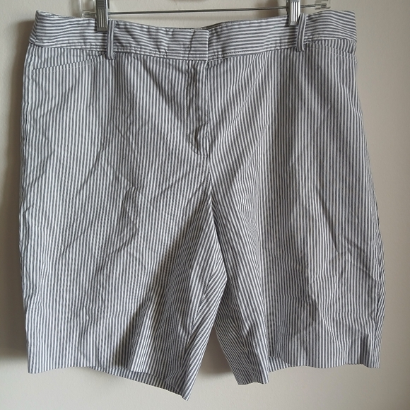 Talbots Perfect Short Striped White and Black Size 16P - Picture 1 of 12